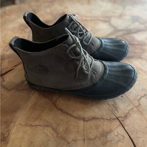 Sorel Black and Olive Lace-Up Boots